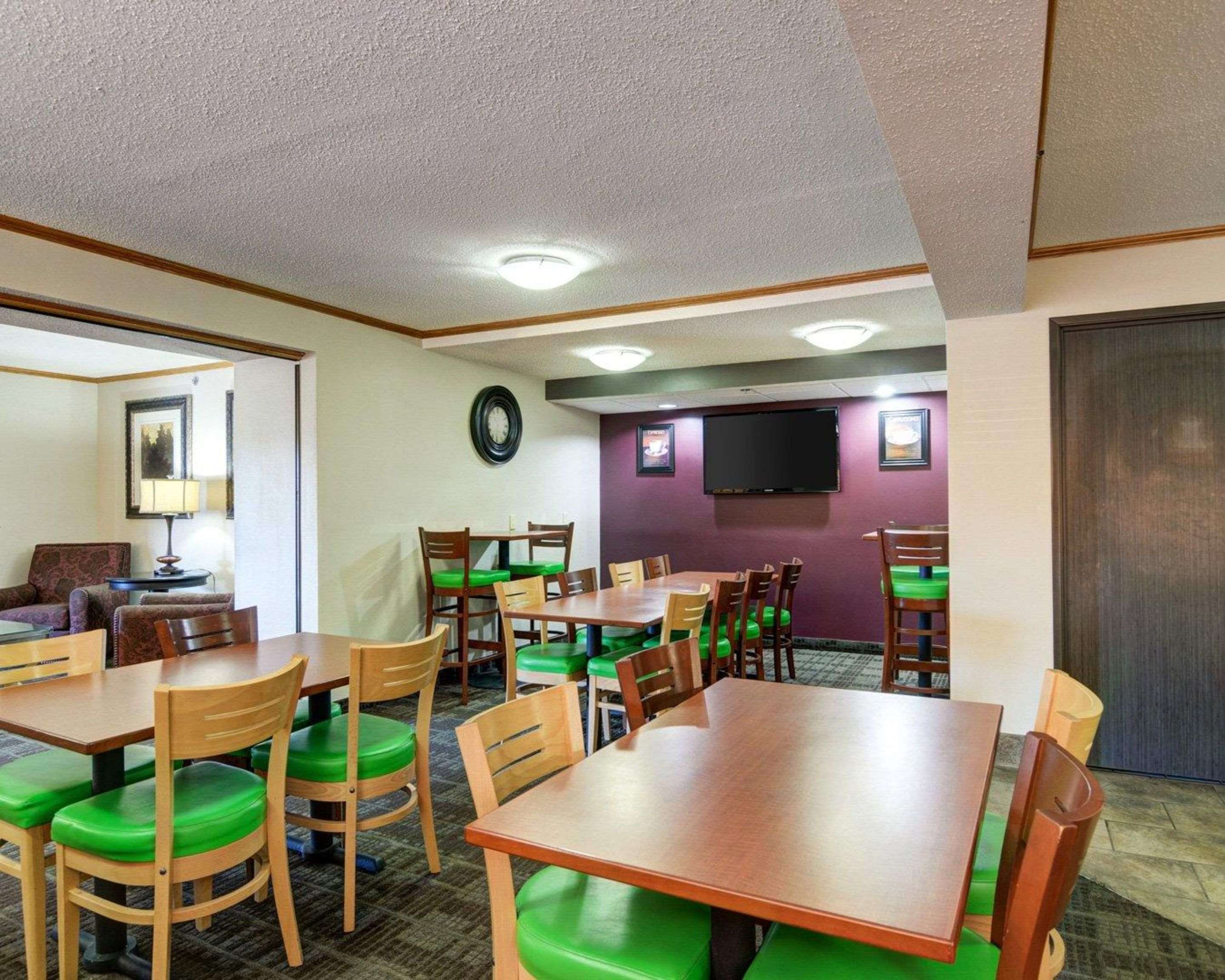 Quality Inn Fort Smith I-540 Photo