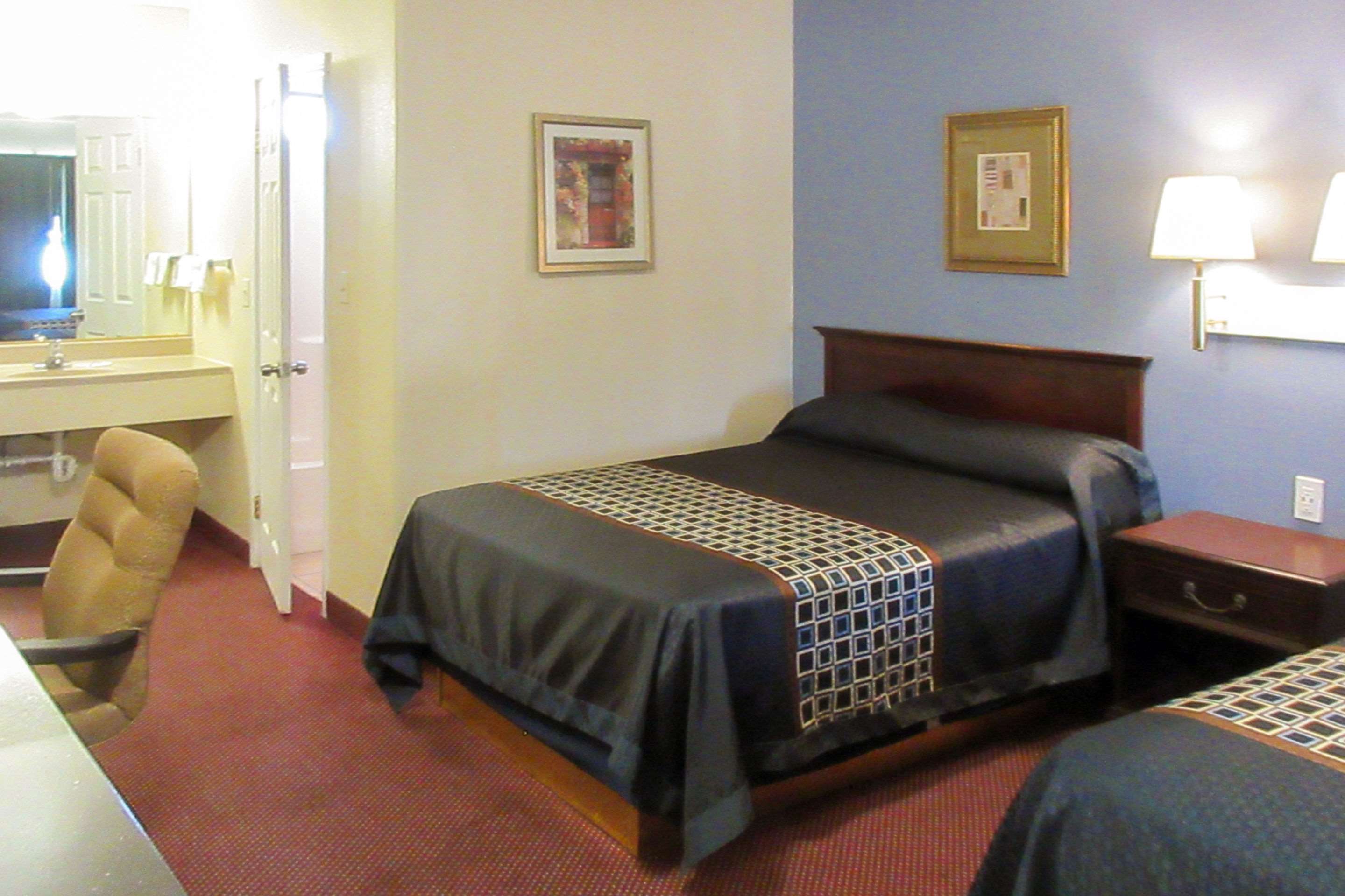 Rodeway Inn & Suites Photo