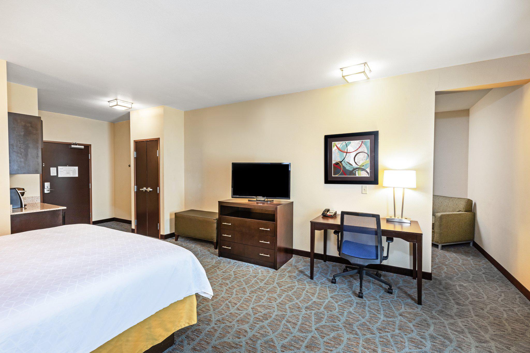 Holiday Inn Express & Suites Floresville Photo