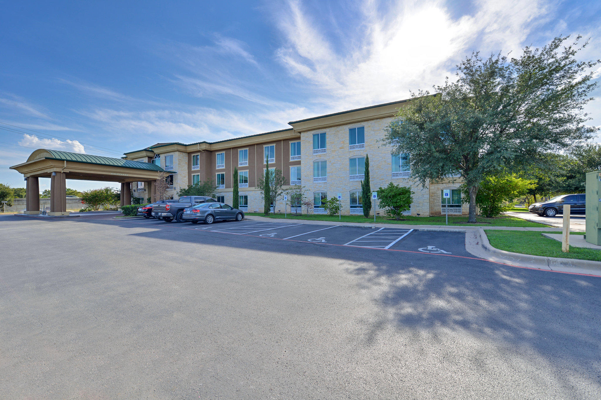 Holiday Inn Express & Suites Austin SW - Sunset Valley Photo