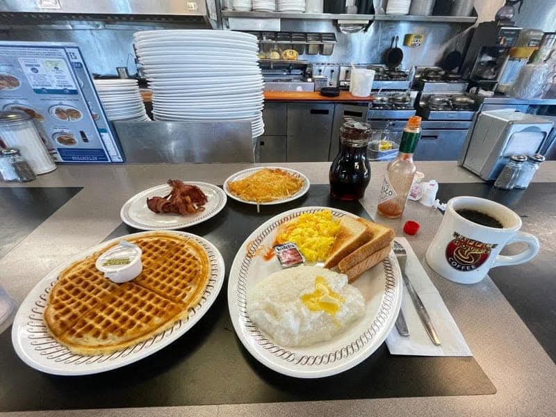 Dad's American Diner Logo