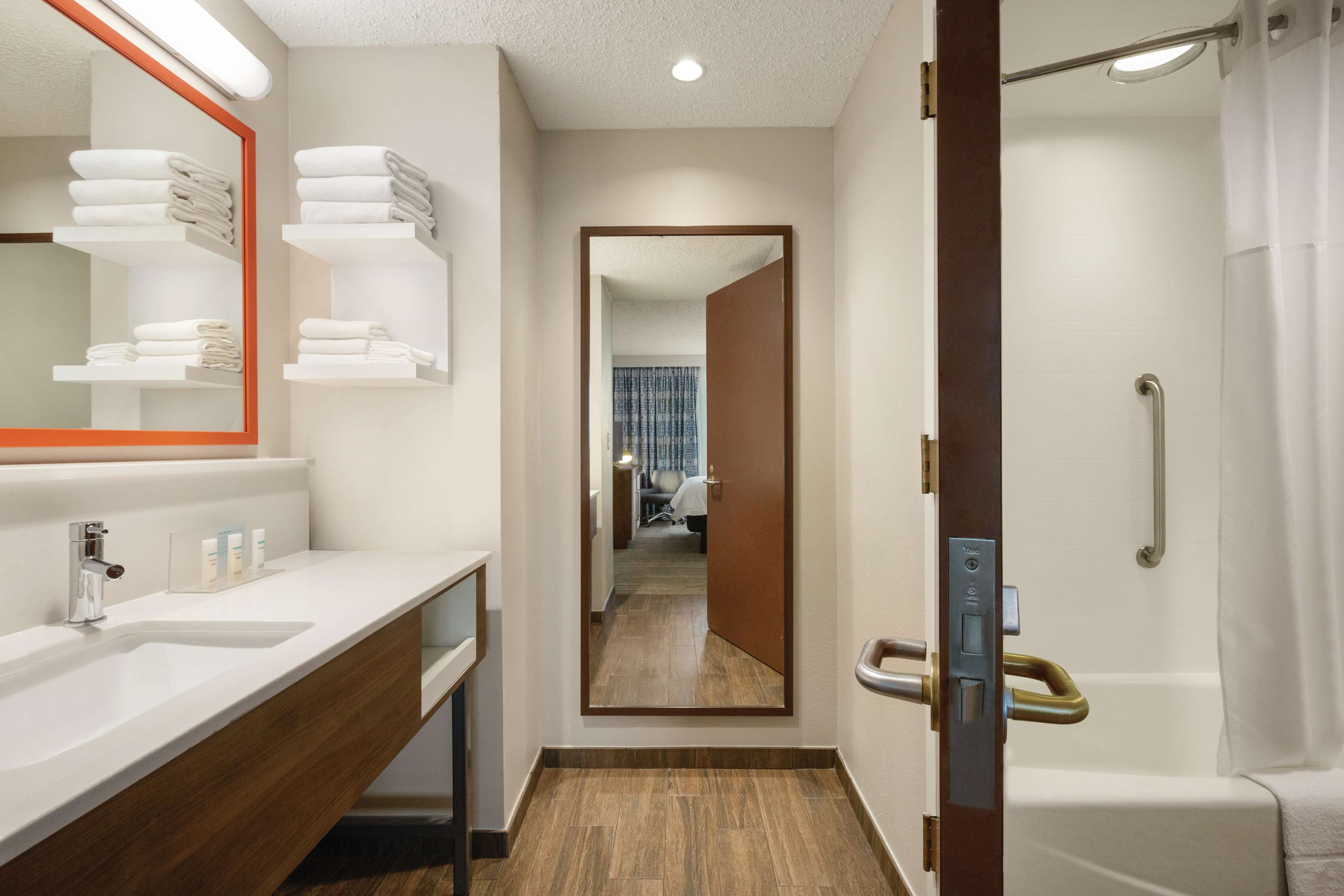 Hampton Inn & Suites Dallas-Mesquite Photo