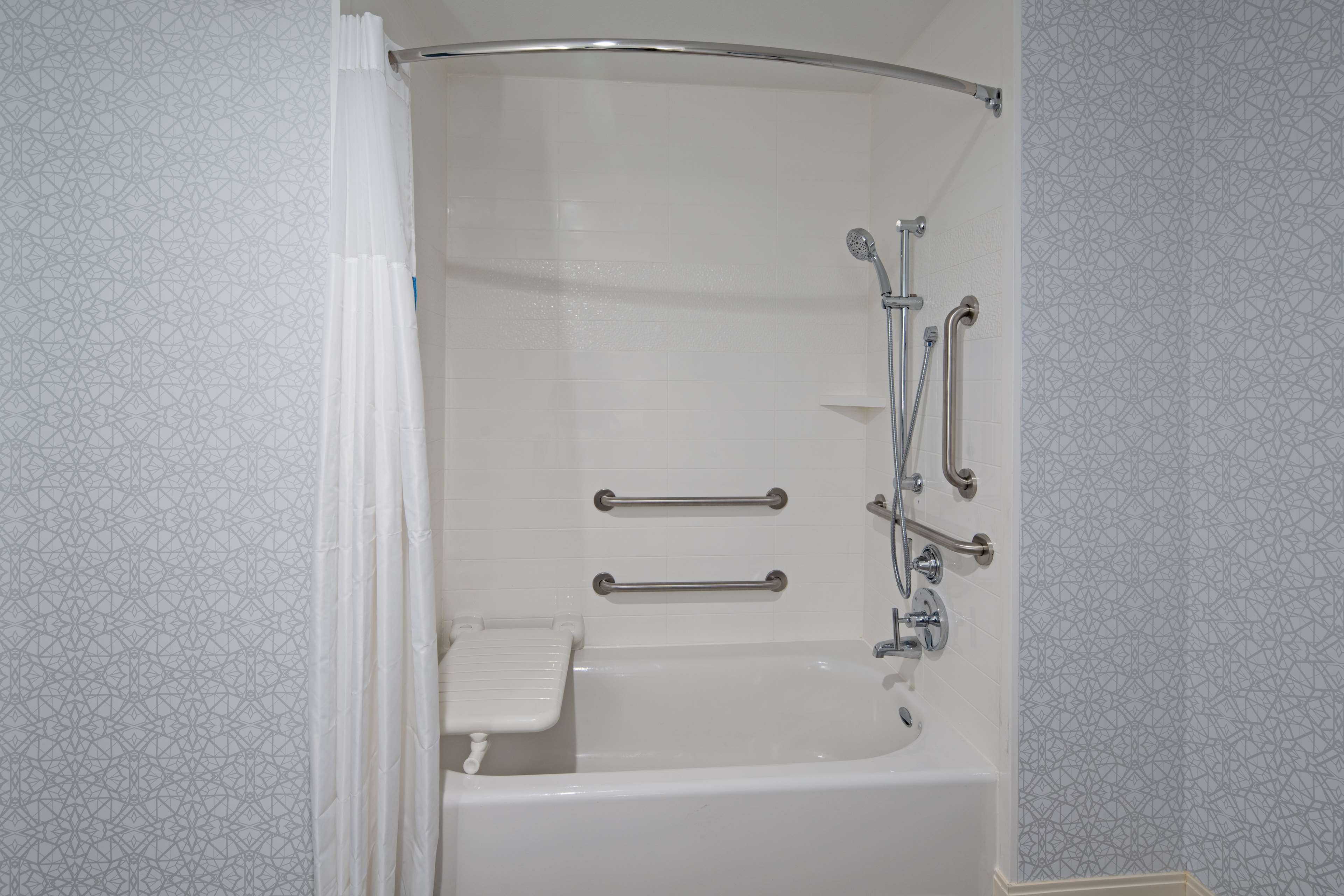 Guest room bath