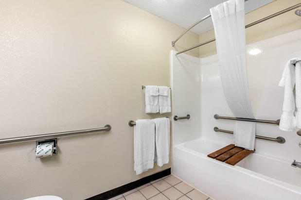 Images Quality Inn & Suites