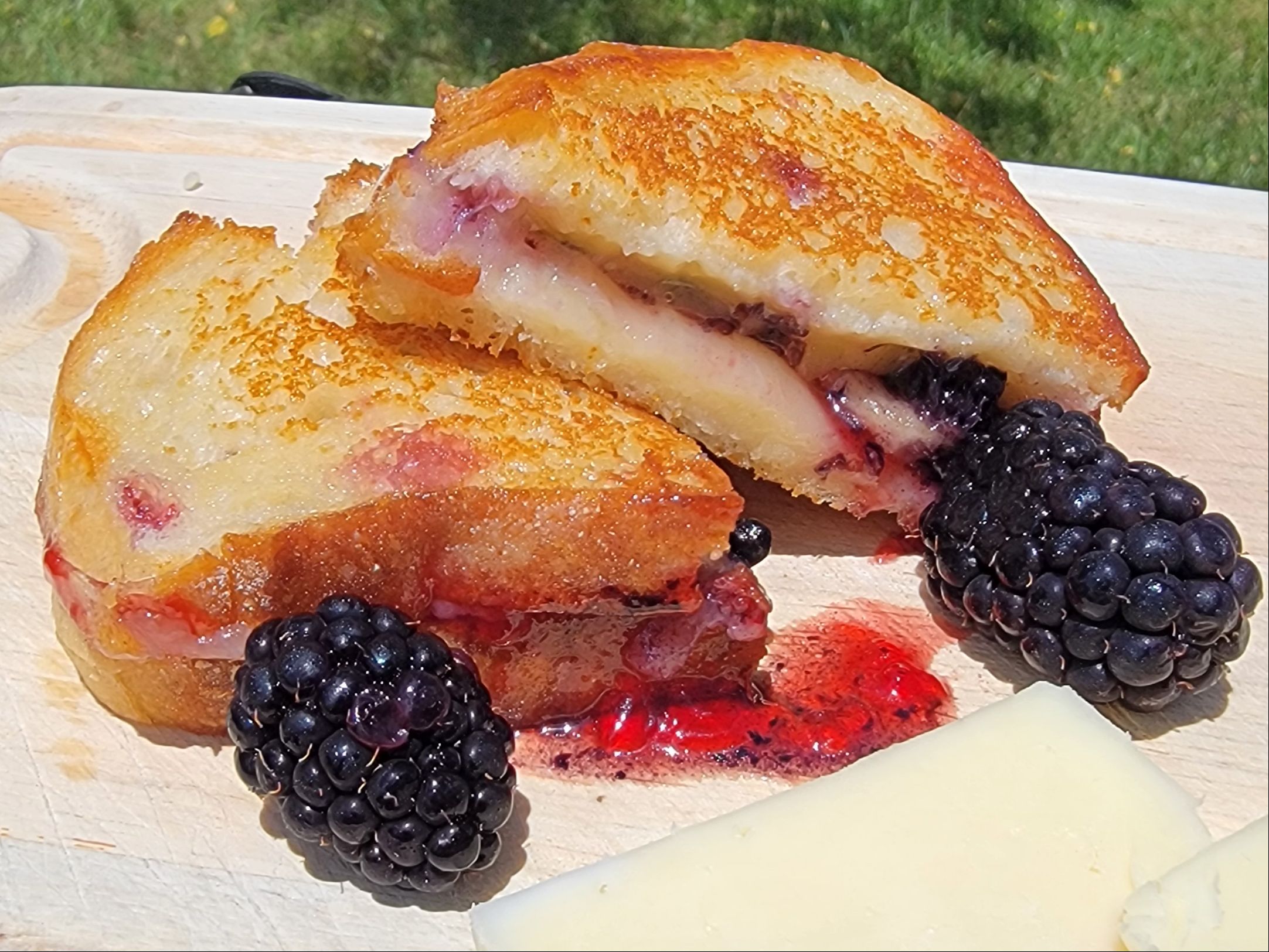 Blackberry, Havarti