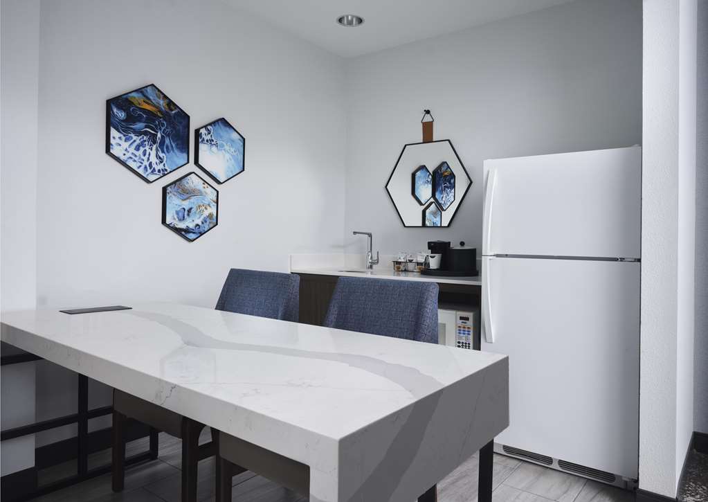 Hampton Inn & Suites Dallas-DFW ARPT W-SH 183 Hurst Image