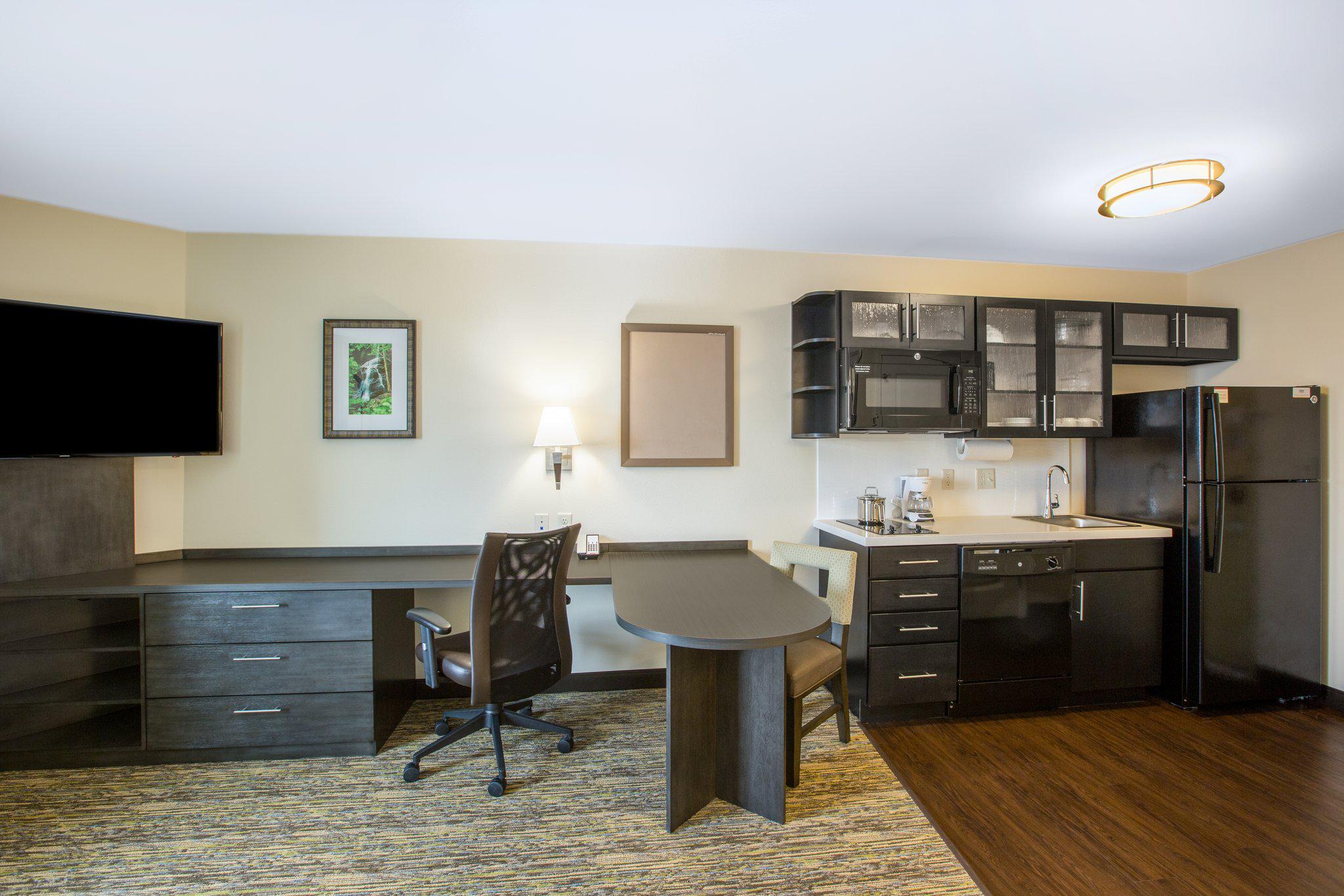 Candlewood Suites Omaha - Millard Area Photo