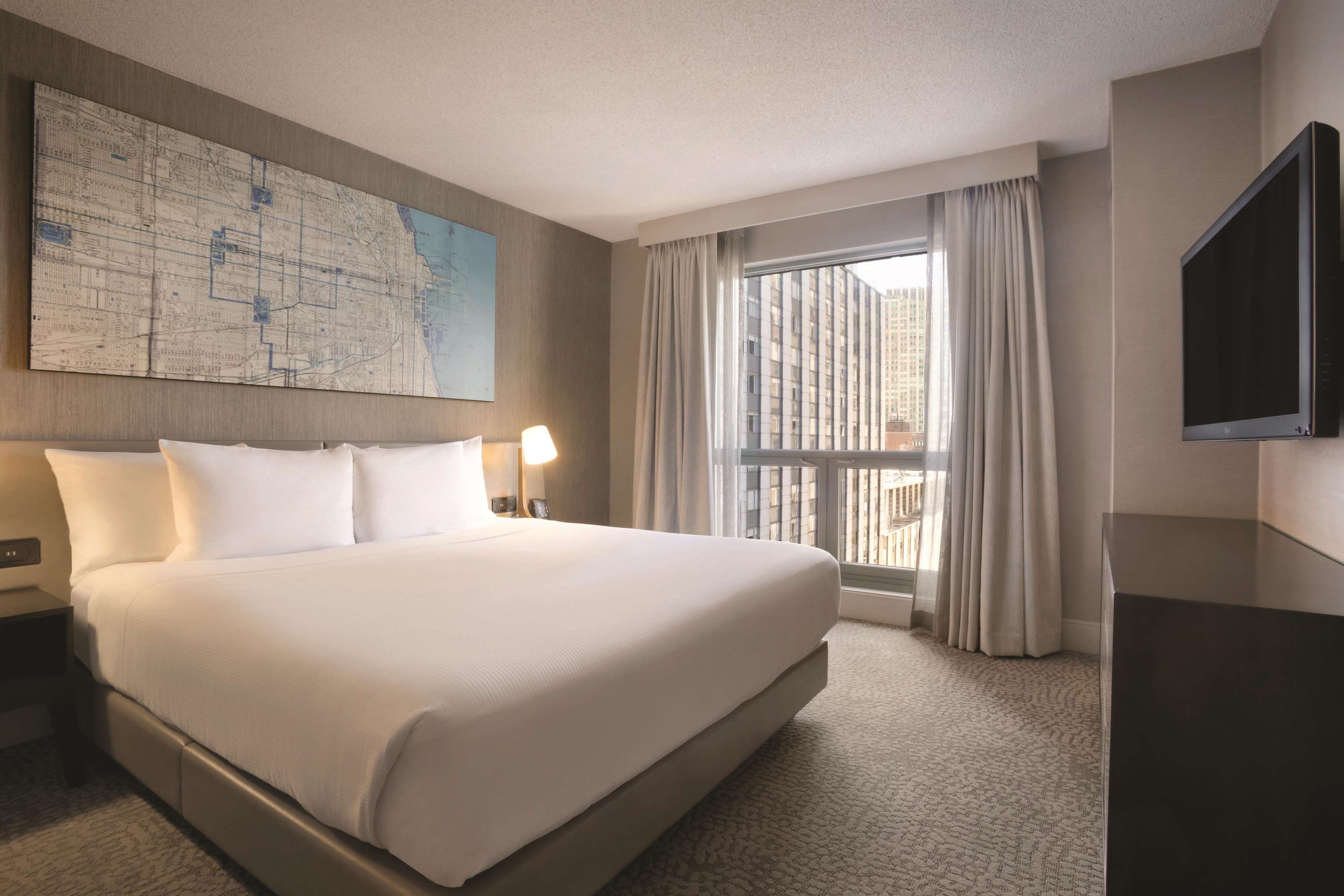 Hilton Chicago/Magnificent Mile Suites Photo