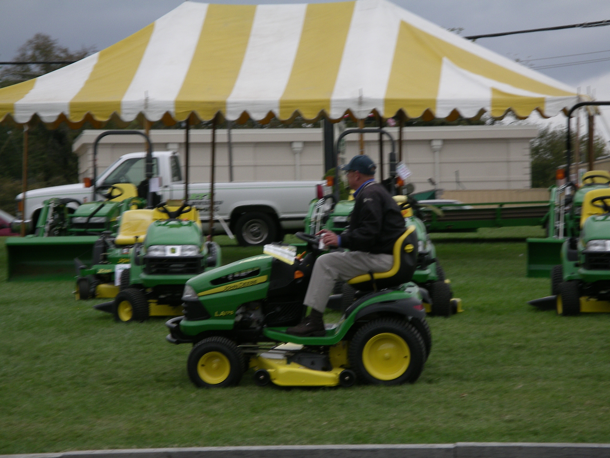 Art's Lawn Mower Shop Inc. Photo