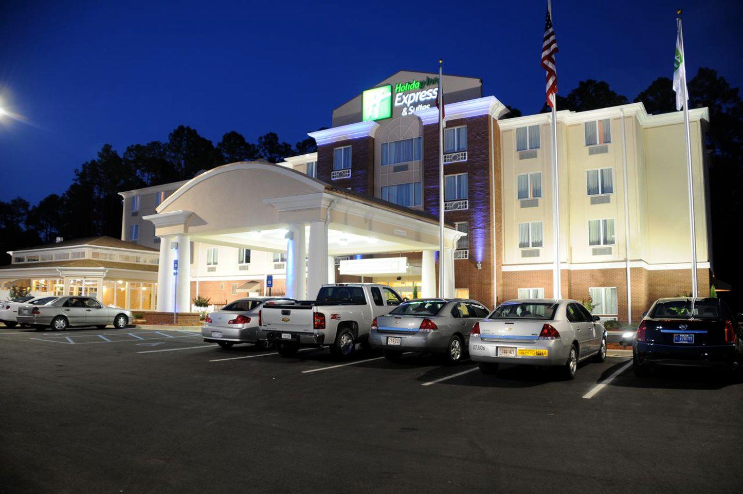 Holiday Inn Express & Suites Bainbridge Photo