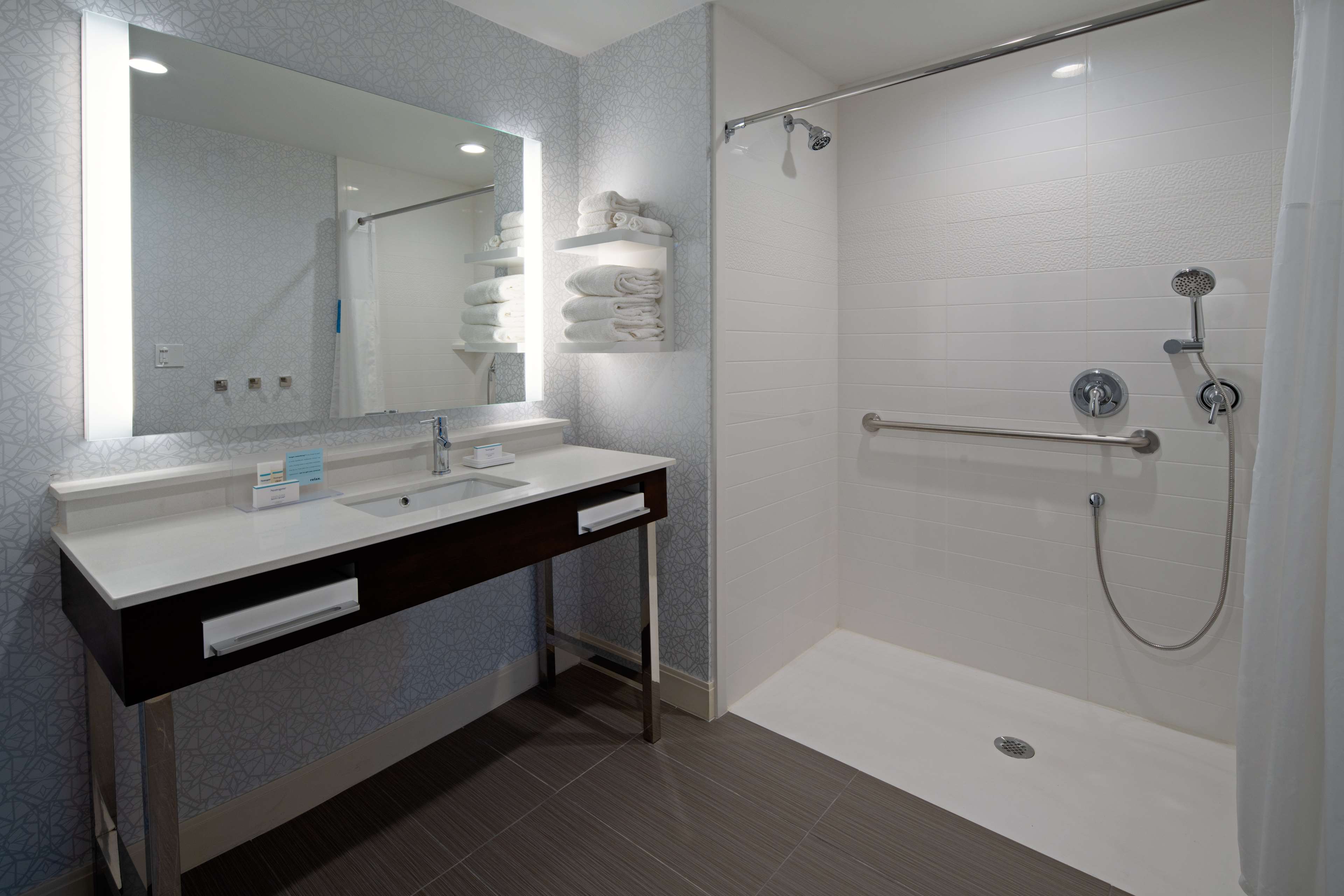 Guest room bath