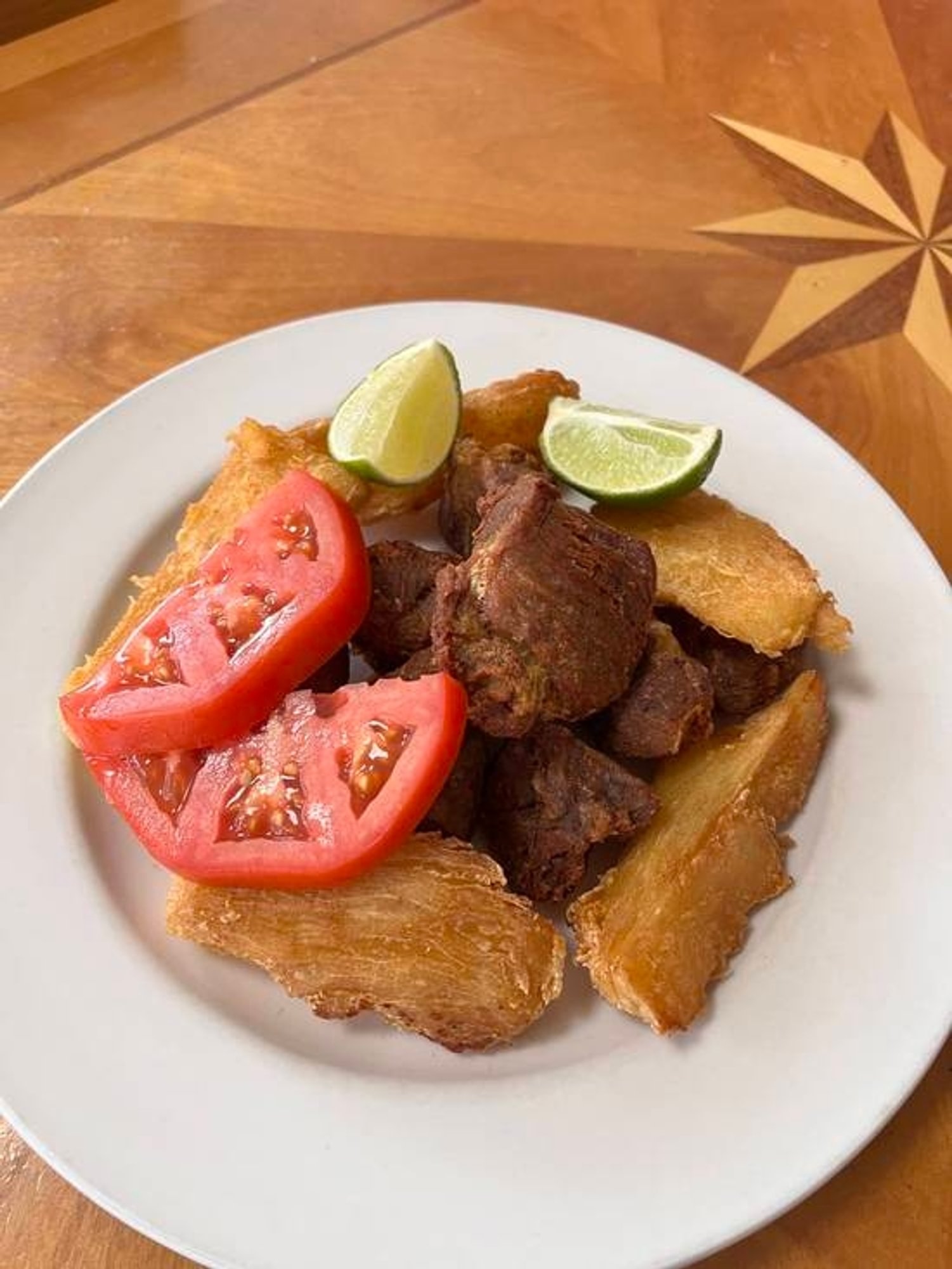 Yuca Con Chicharrones