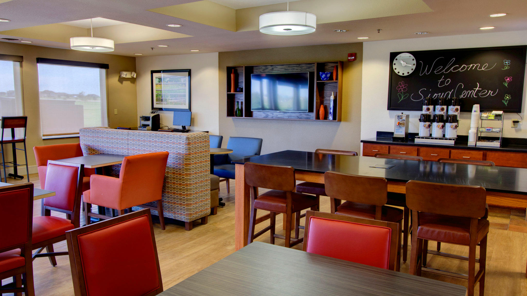 Holiday Inn Express & Suites Sioux Center Photo