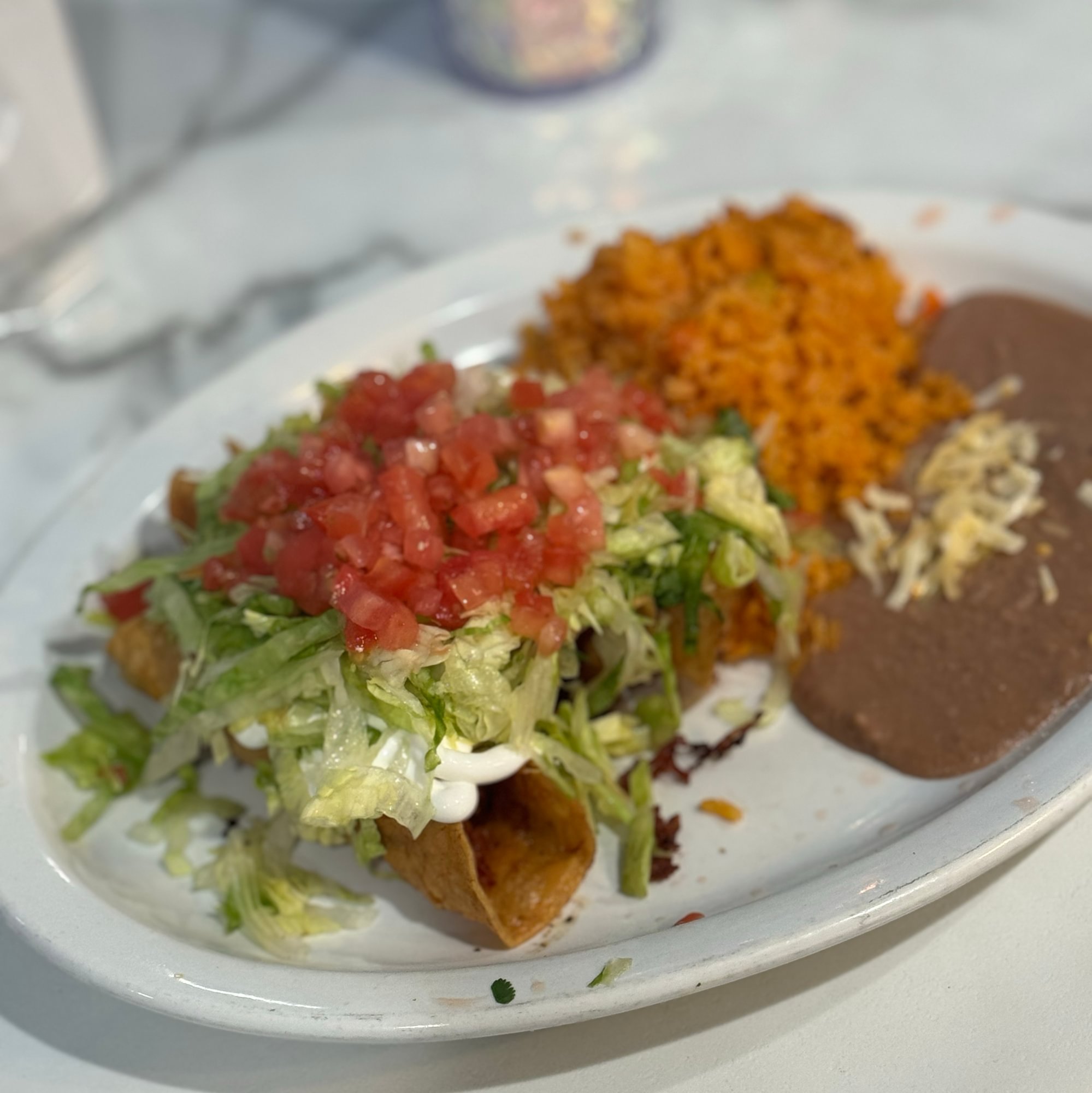 3 Flautas de Pollo o Carne Deshebrada (3)