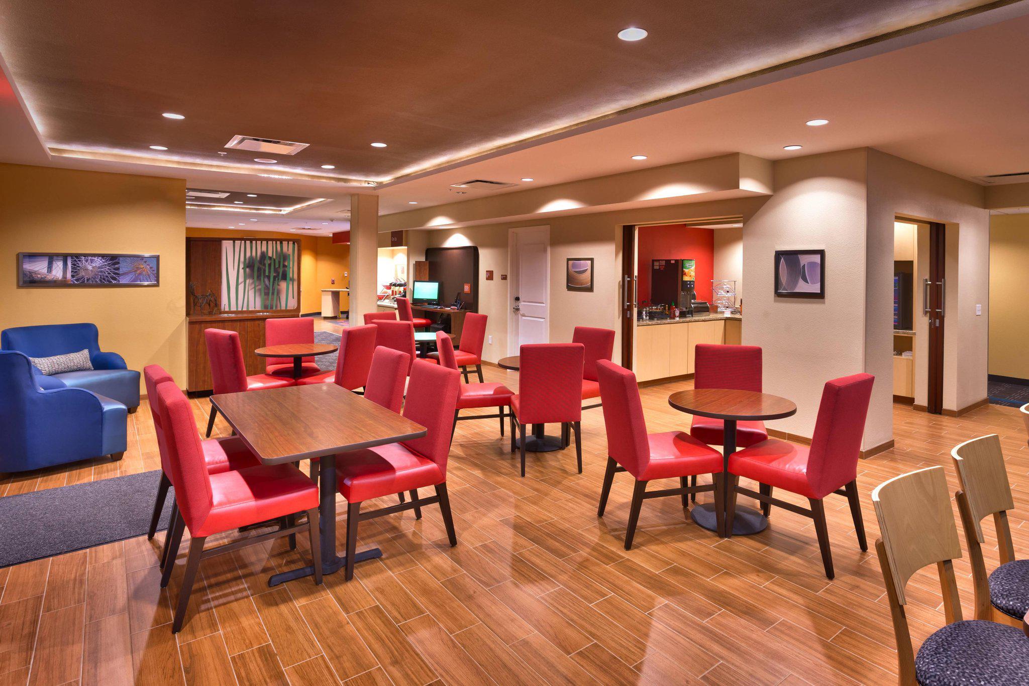 TownePlace Suites by Marriott Dickinson Photo
