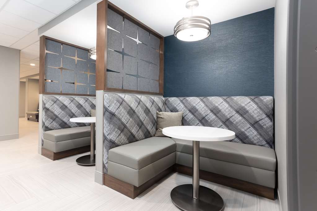 Hampton Inn & Suites Santa Rosa Sonoma Wine Country Image