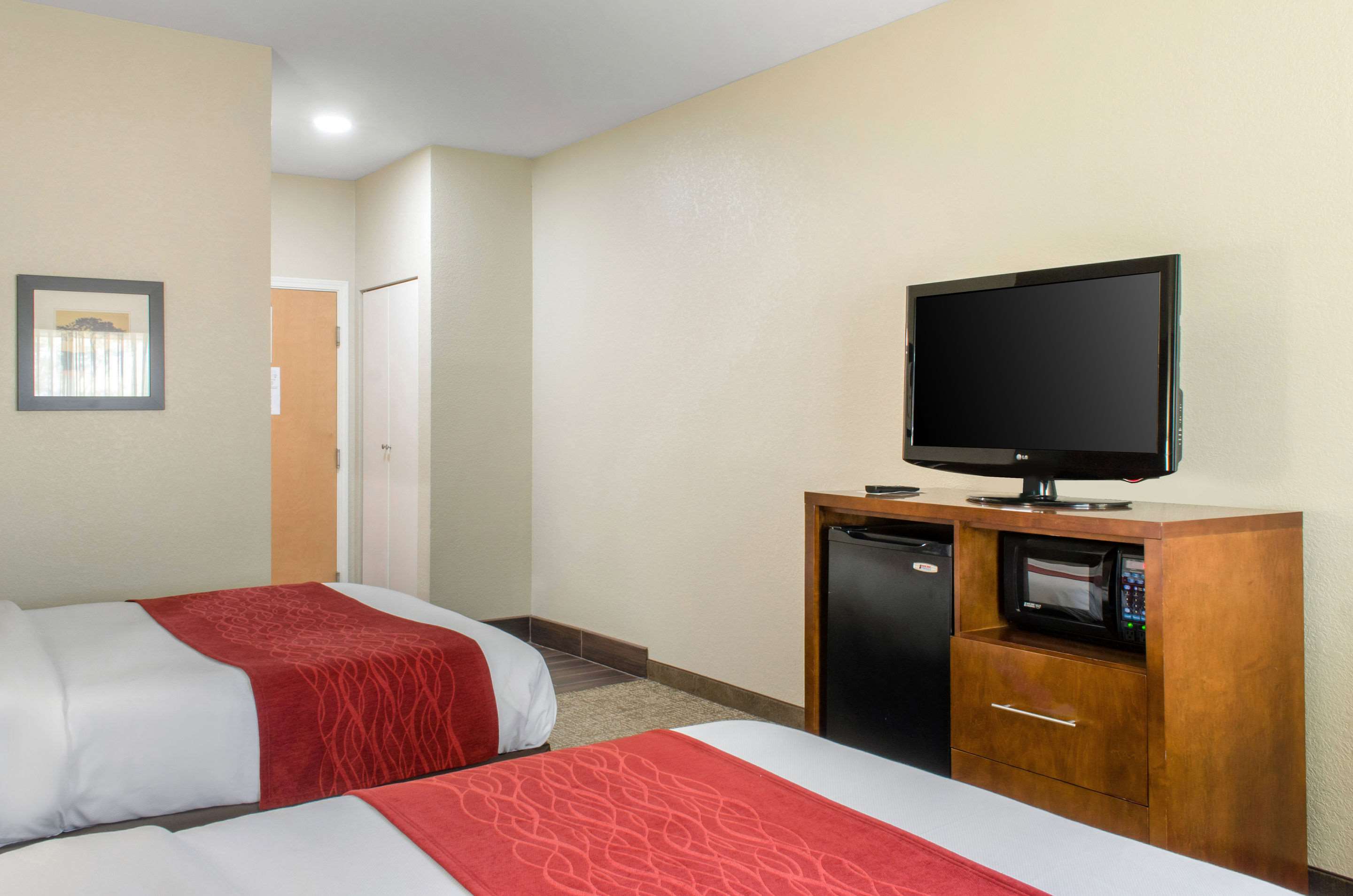 Comfort Inn & Suites Covington - Mandeville Photo