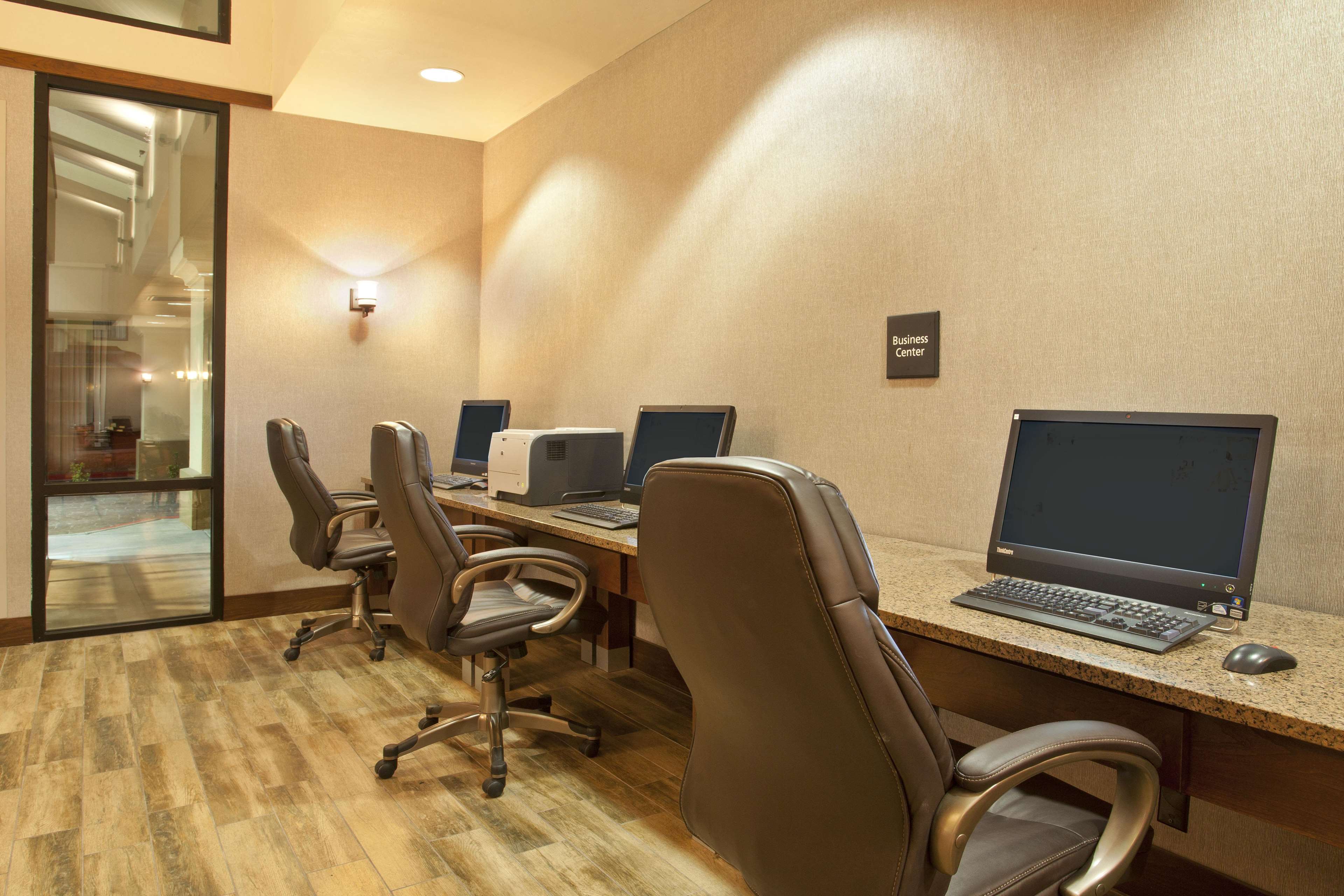 Hampton Inn & Suites El Paso-Airport Photo