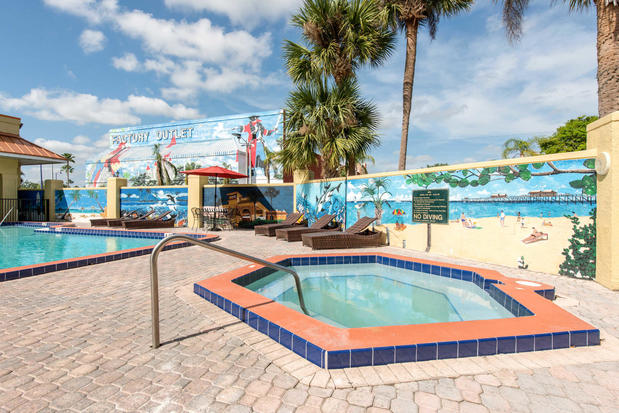Images Clarion Inn & Suites