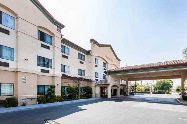 Images Comfort Suites
