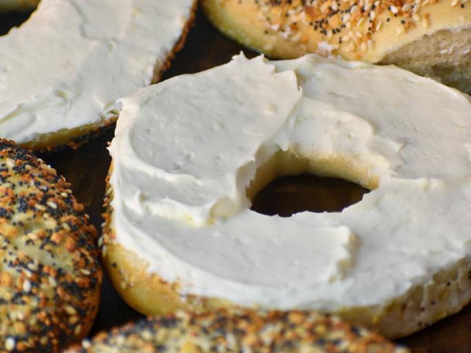 BAGEL W/ CREAM CHEESE