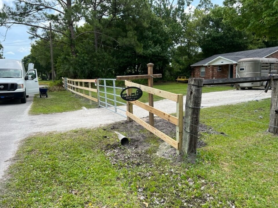 AAA Quality Fence Image