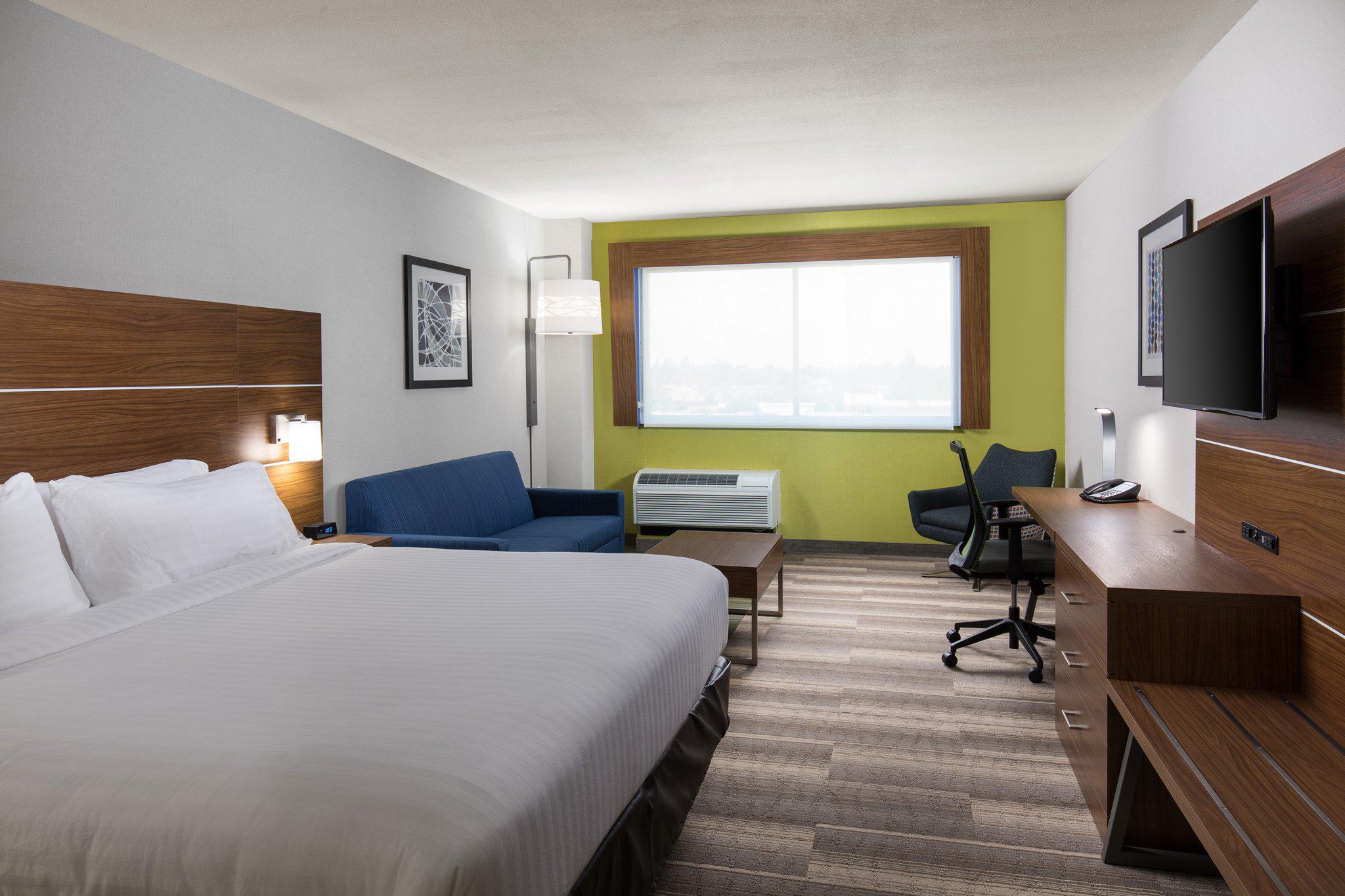 Holiday Inn Express Visalia Photo