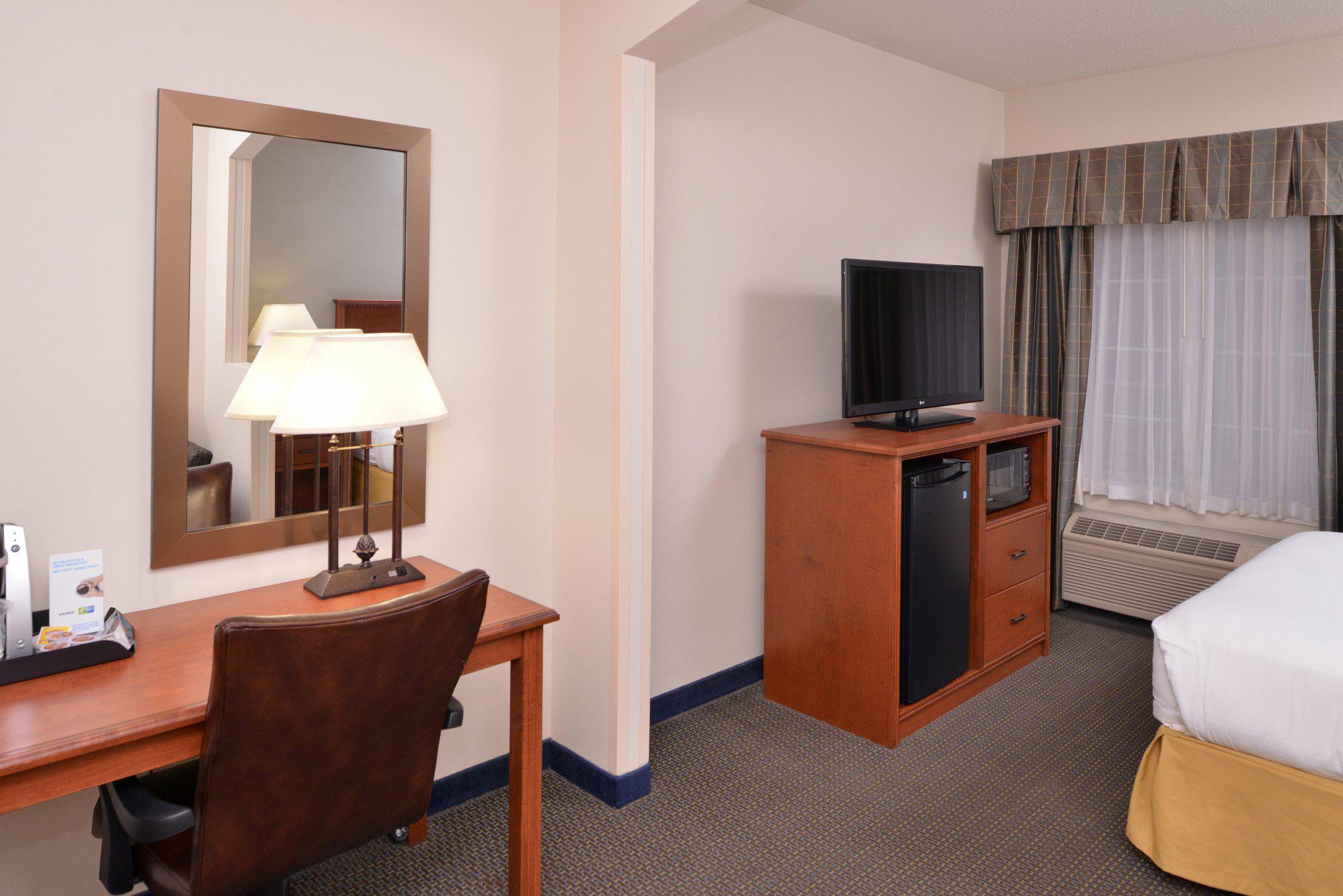 Holiday Inn Express & Suites Sioux Falls at Empire Mall Photo