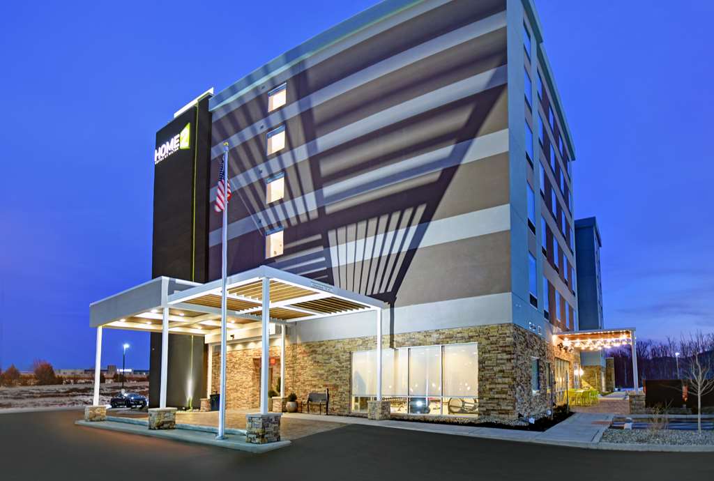 Home2 Suites by Hilton Columbus, IN Logo