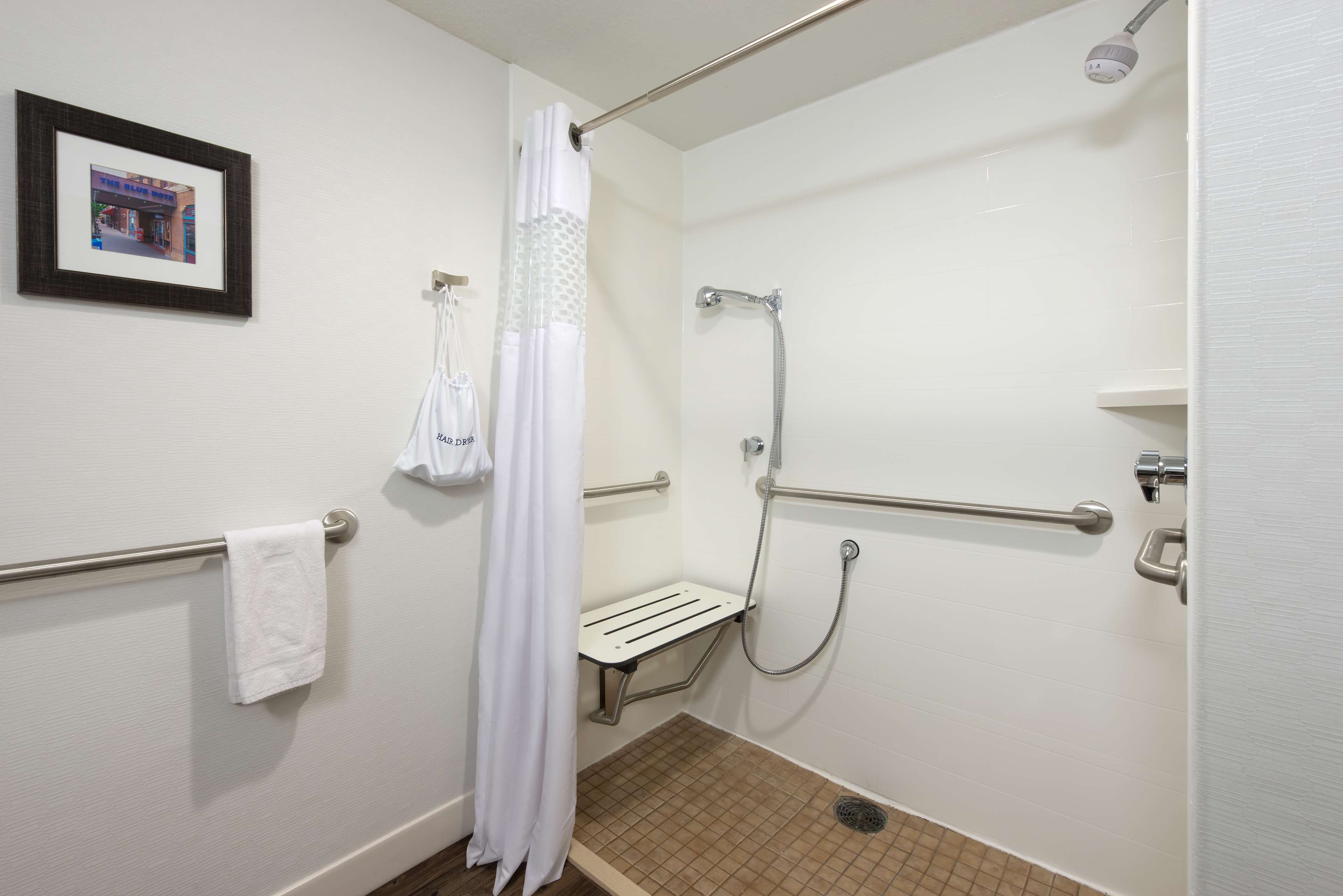 Guest room bath