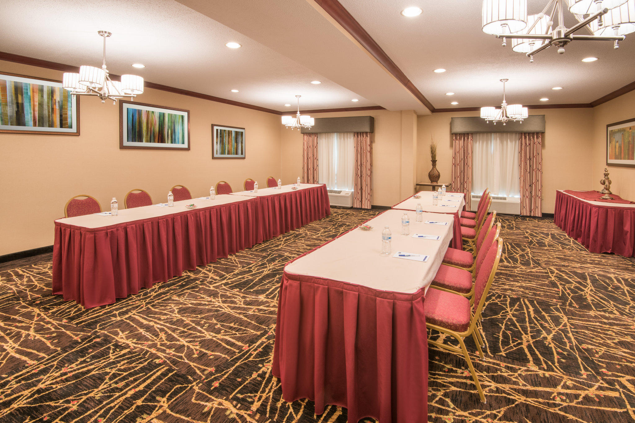 Holiday Inn Express & Suites Sharon-Hermitage Photo