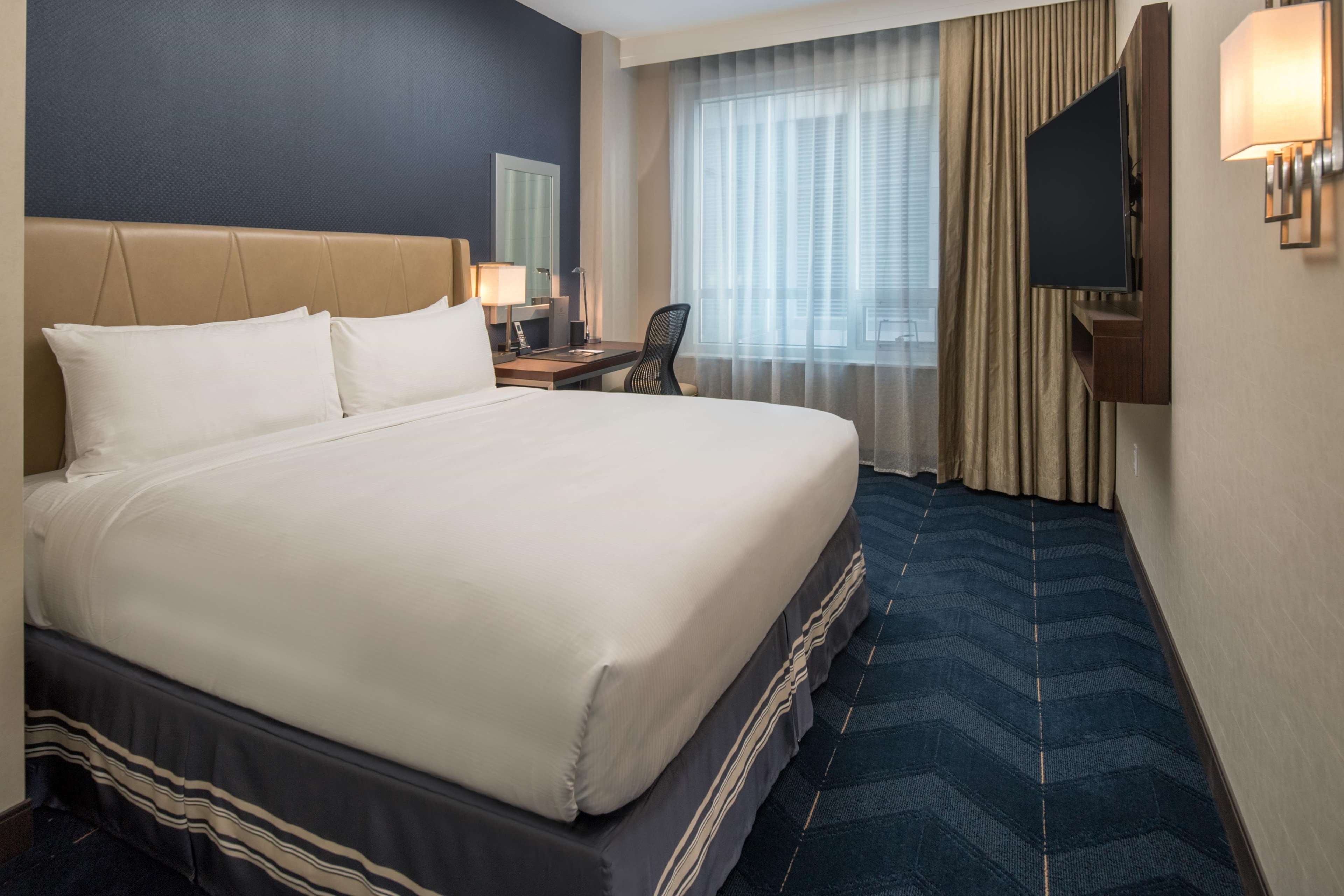 Embassy Suites by Hilton Seattle Downtown Pioneer Square Photo