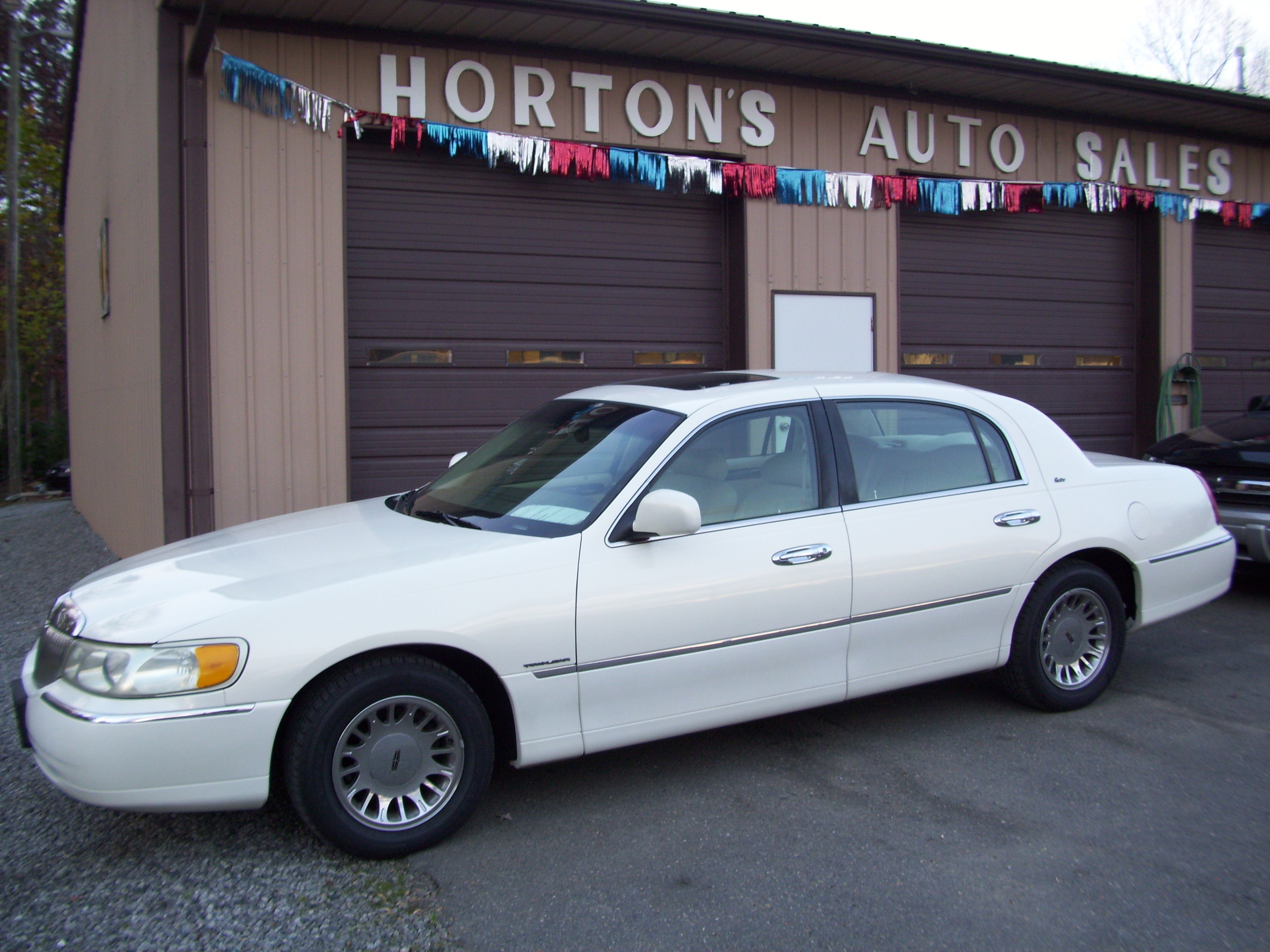 1998 Lincoln Town Car, White w/Tan Leather, 106K miles, Nice $4,995