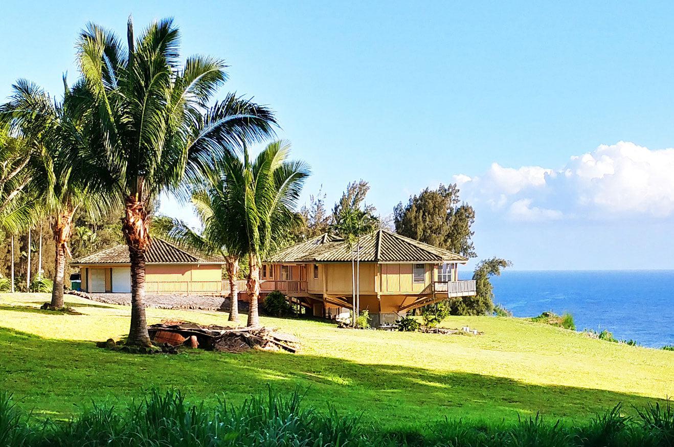 Amazing double-pedestal Topsider home, built on the Big Island of Hawaii, with breath-taking seascape views. Designed to be earthquake- and hurricane-resistant.