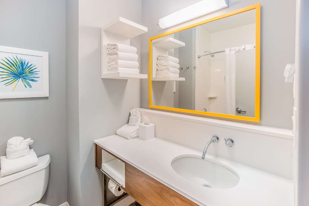 Hampton Inn Pensacola Beach Image