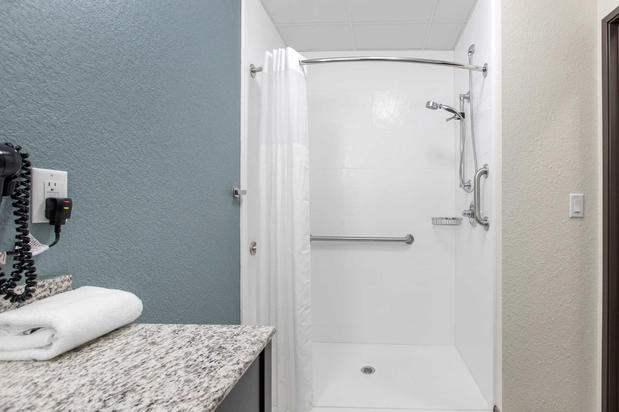 Images Sleep Inn & Suites Ankeny - Des Moines