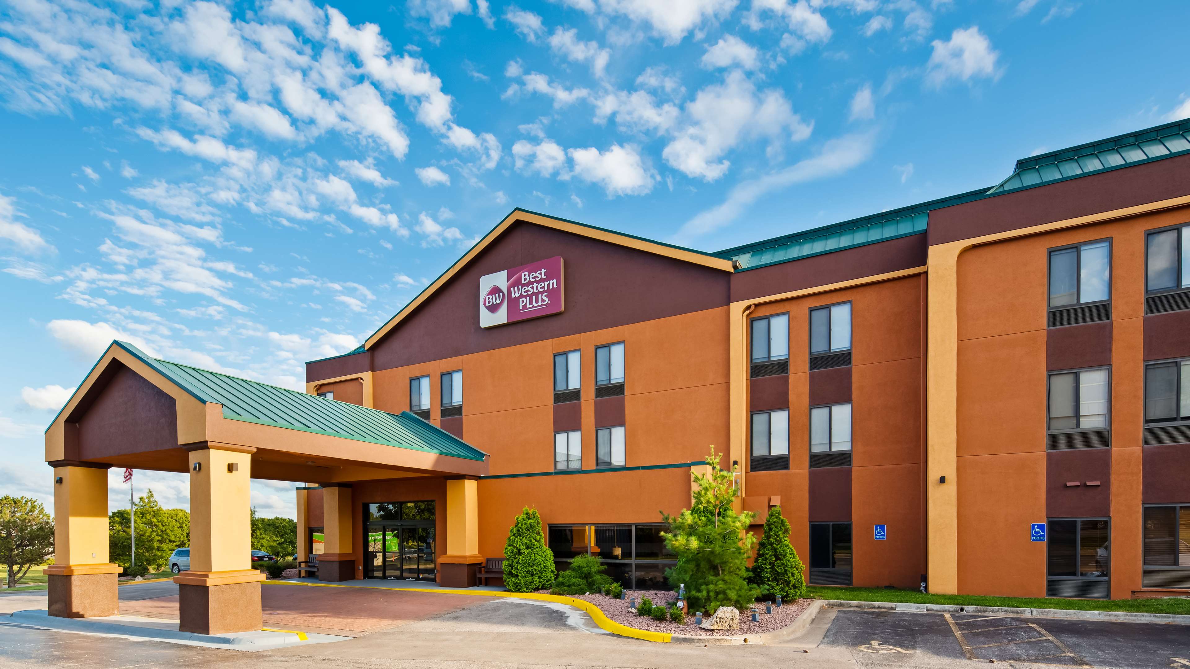 Best Western Plus Kansas City Airport-KCI East Photo