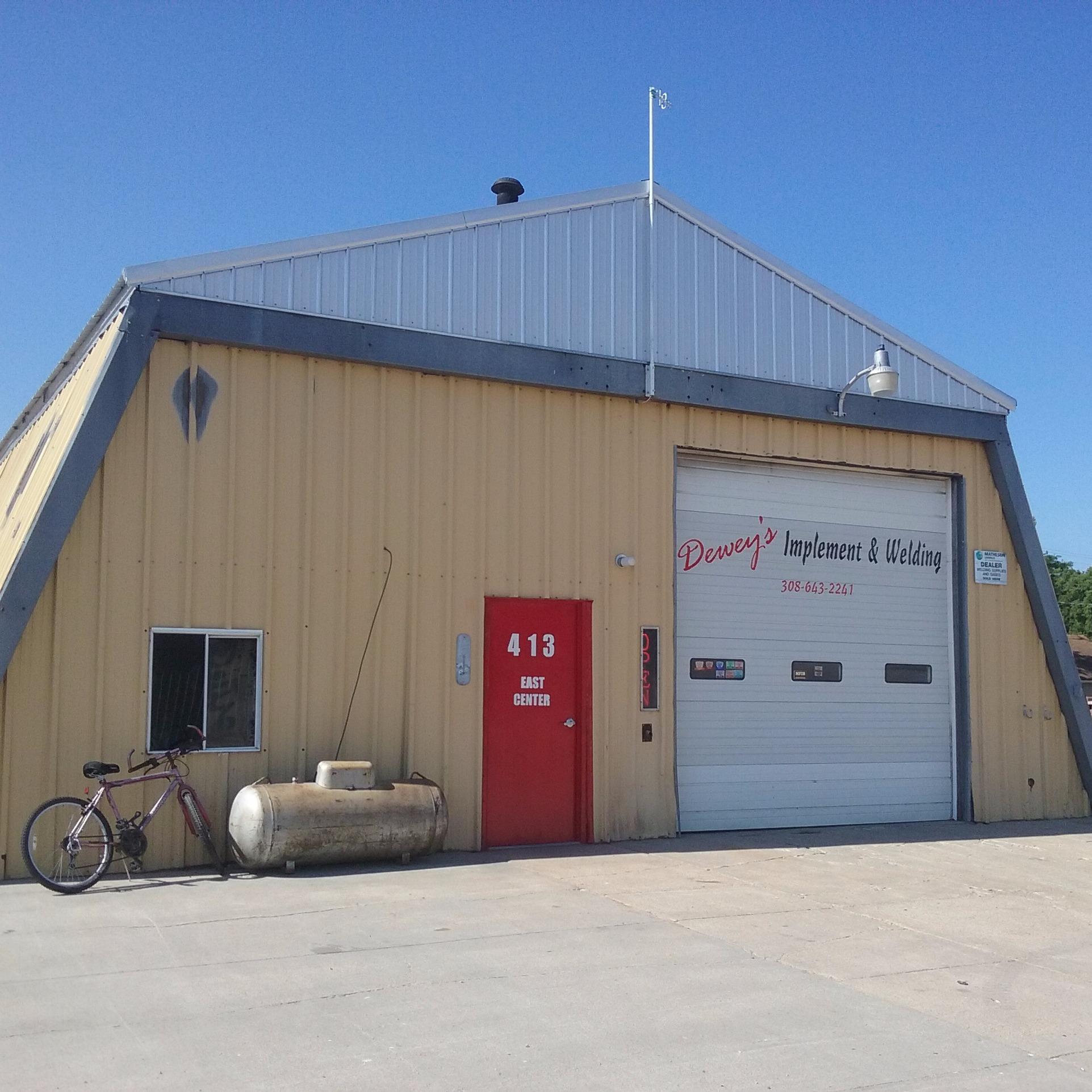 Dewey's Implement &amp; Welding Logo