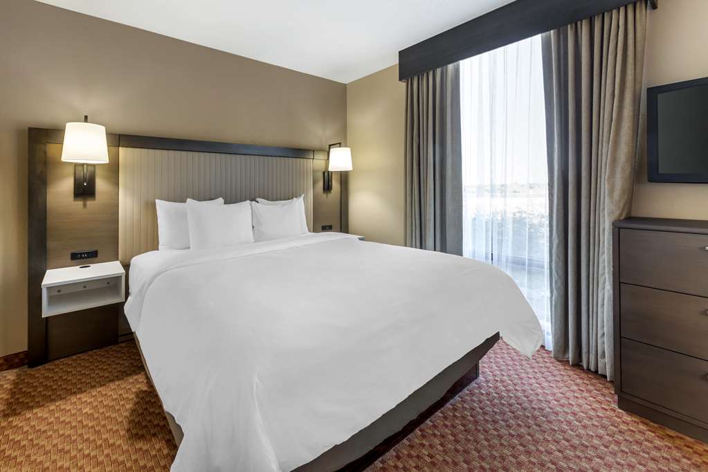 Best Western Plus Kendall Hotel & Suites Image