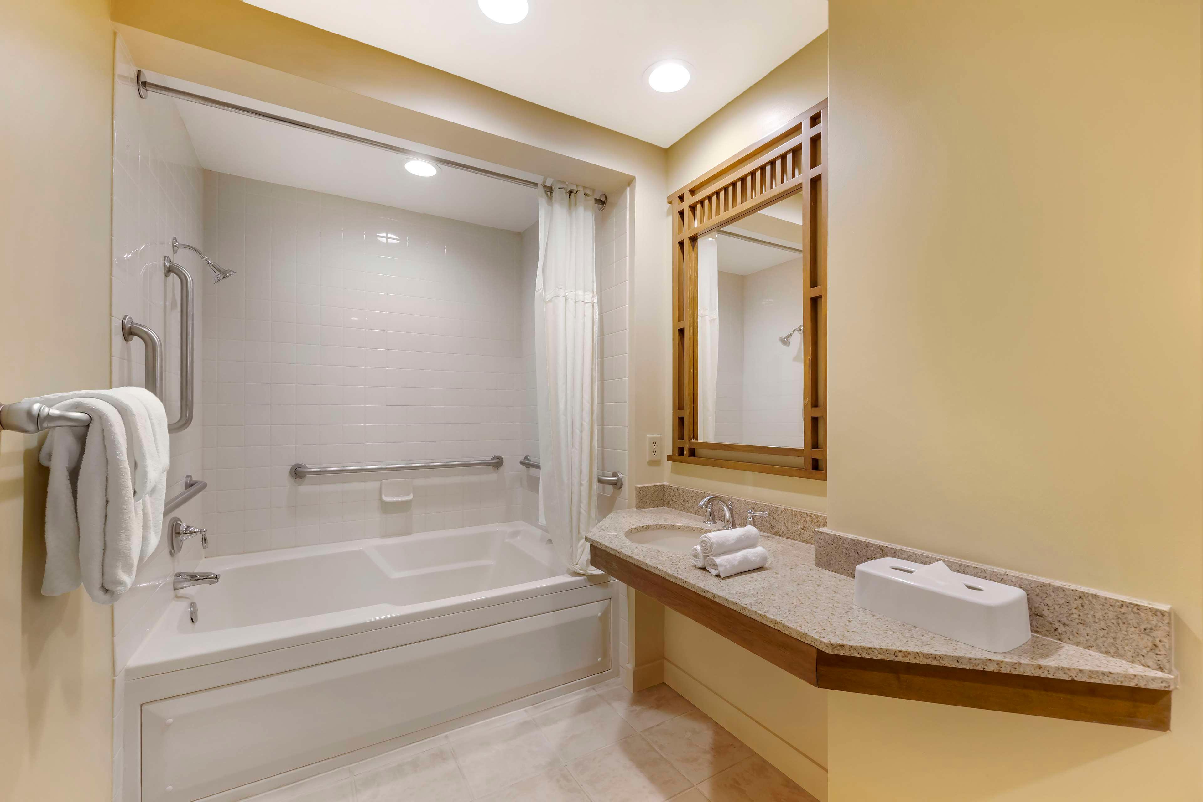 Guest room bath