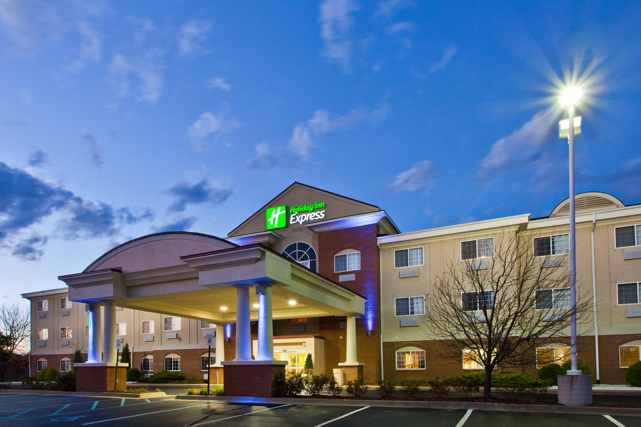 Holiday Inn Express & Suites Charlotte Photo