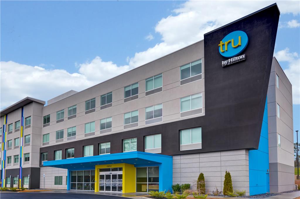 Tru by Hilton Augusta Washington Road Logo