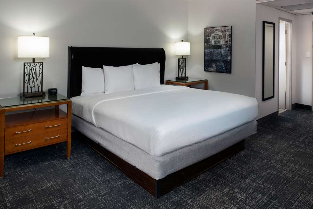 DoubleTree by Hilton Hotel Memphis Downtown Image