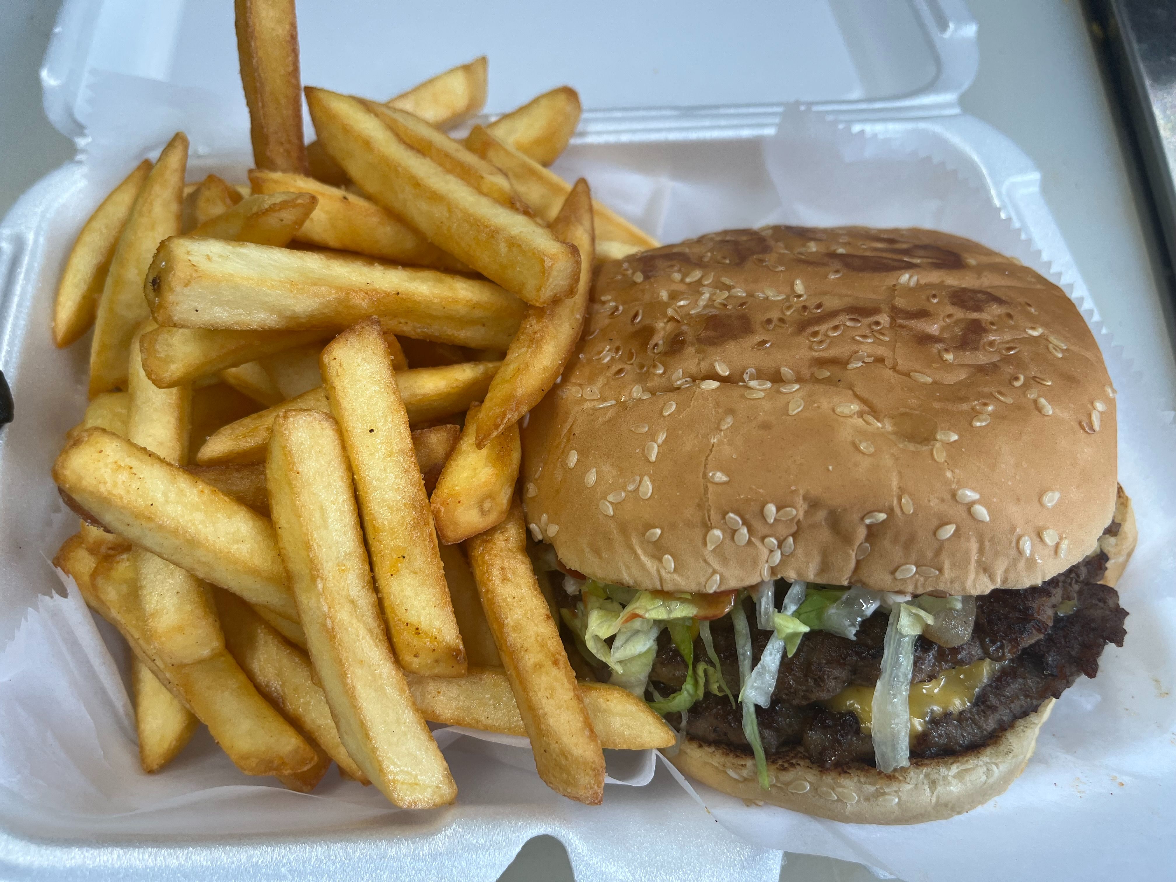 Cheeseburger / With Fries