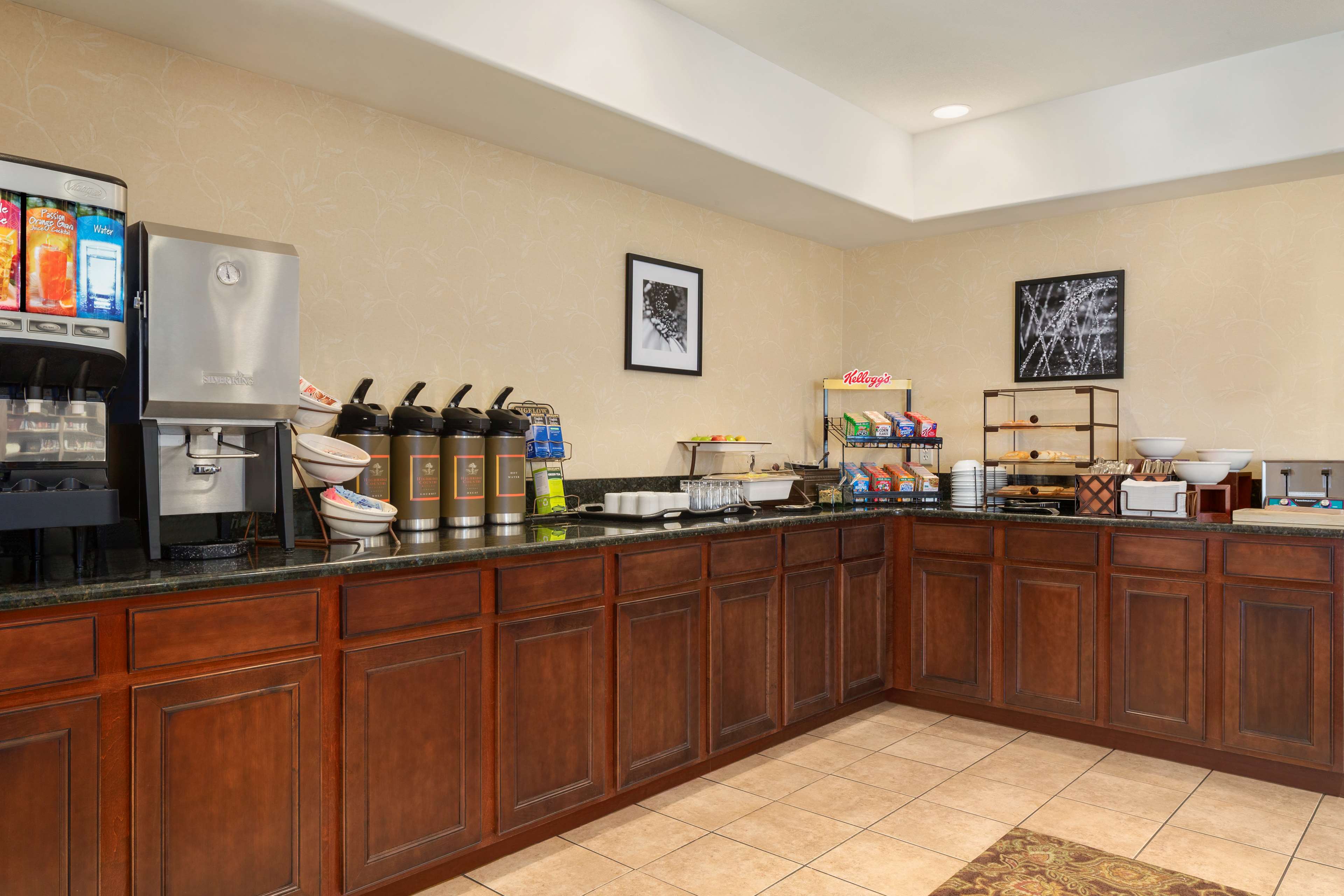 Country Inn & Suites by Radisson, Bloomington-Normal Airport, IL Photo