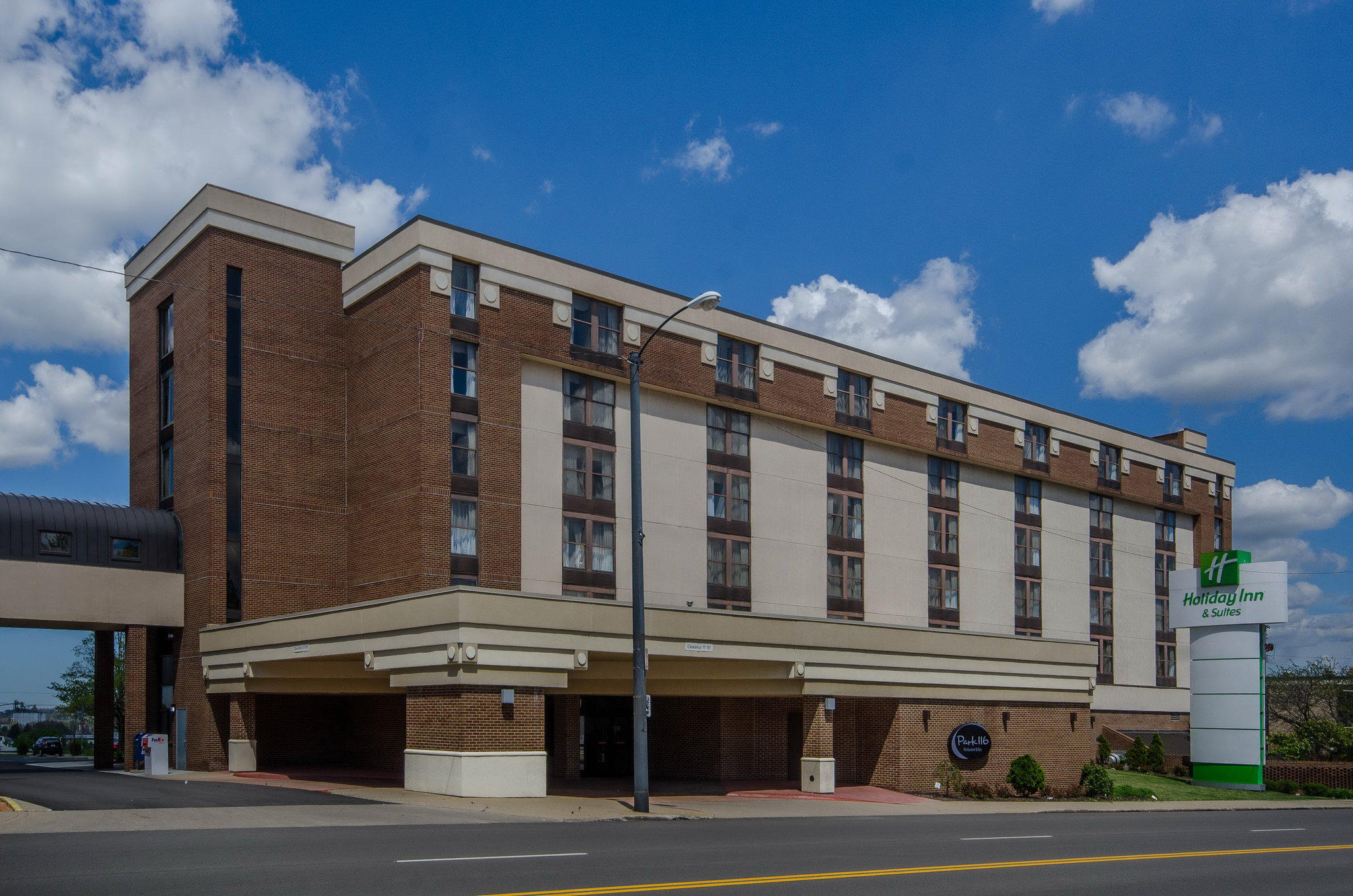 Holiday Inn & Suites Mansfield-Conference Ctr Photo