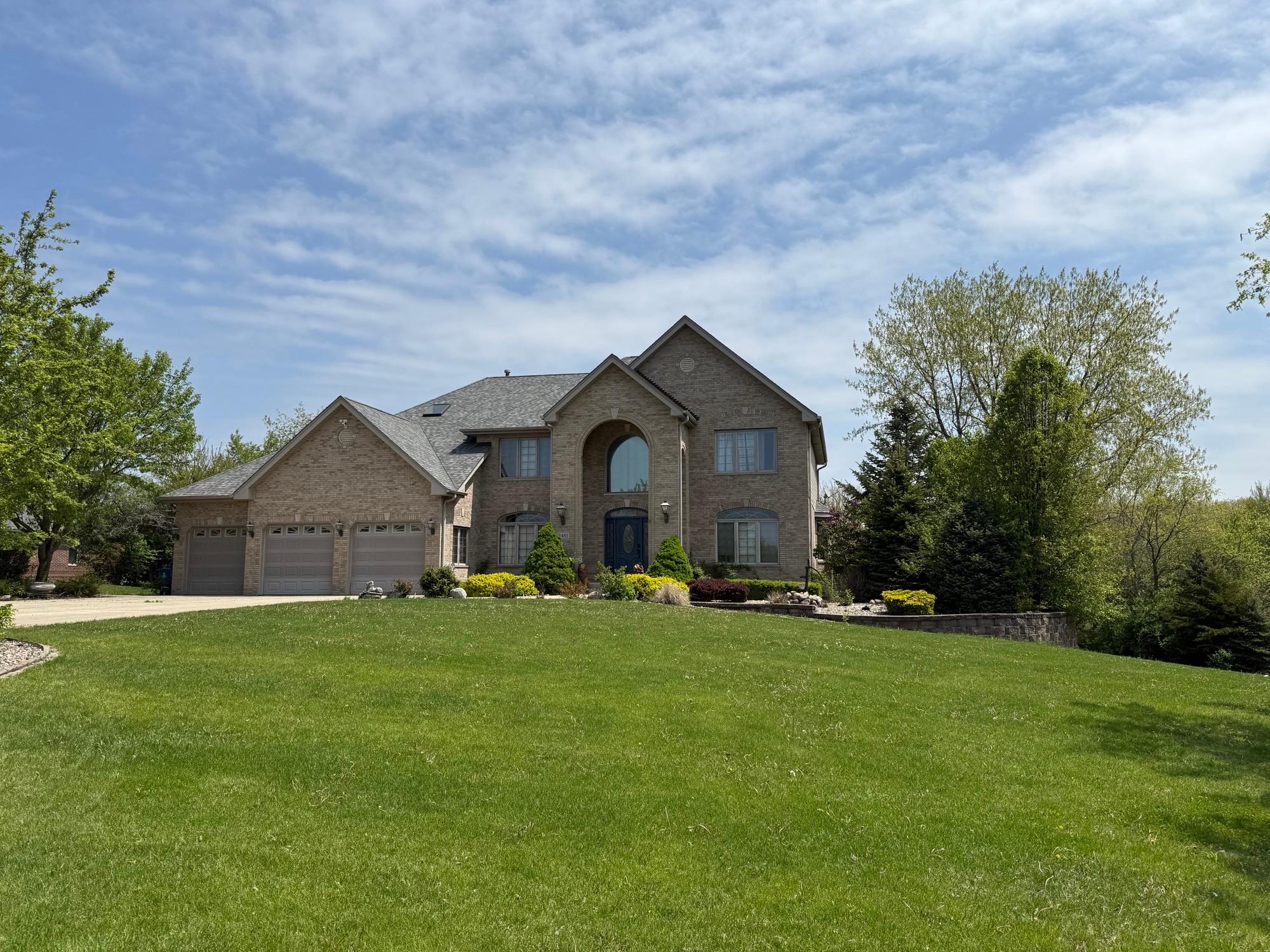 Eenigenburg Roofing Image