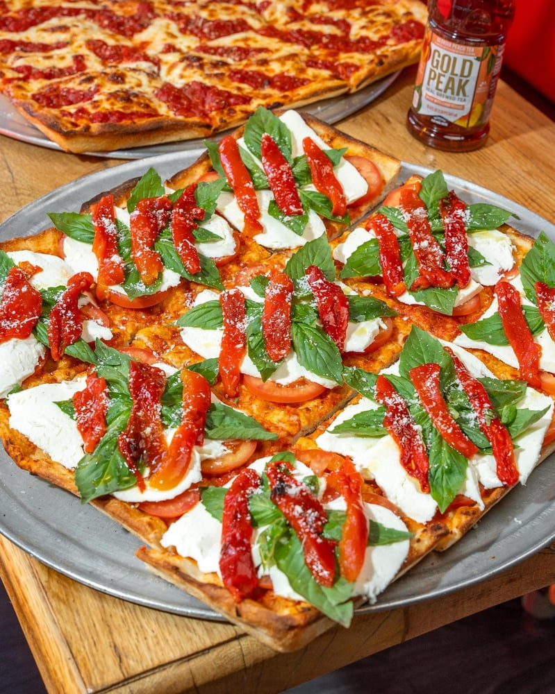 Fresh Mozzarella, Tomato, Basil & Roasted Peppers Pie