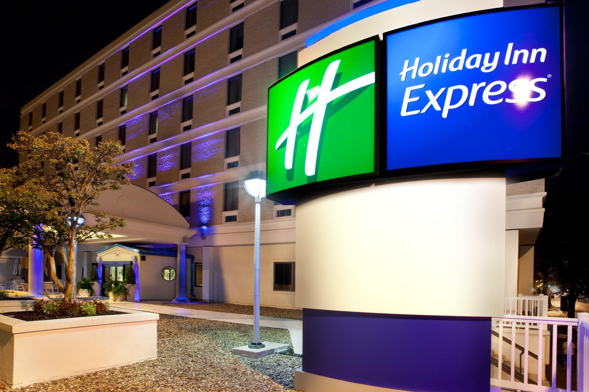 Holiday Inn Express Richmond - Downtown Photo