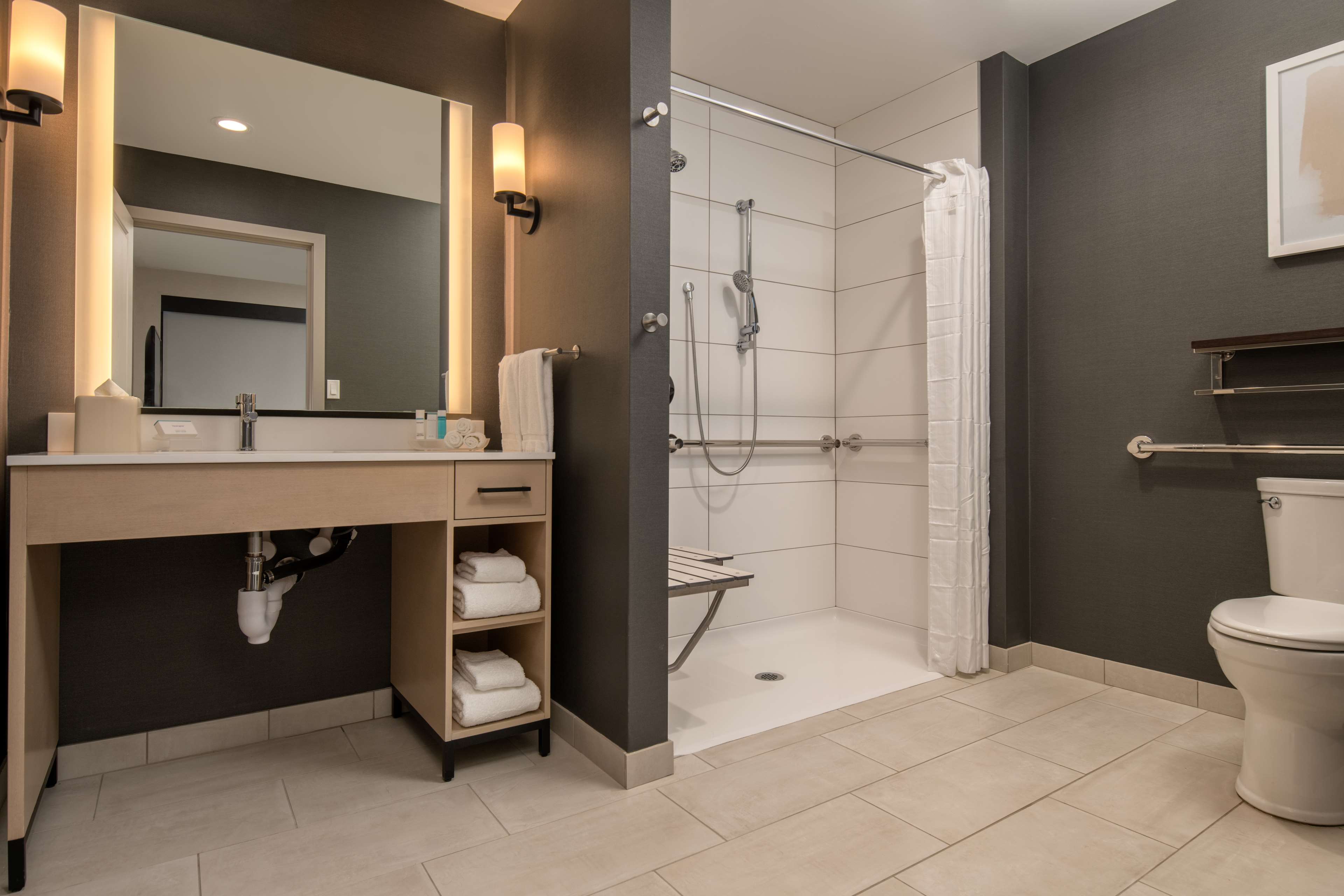 Guest room bath
